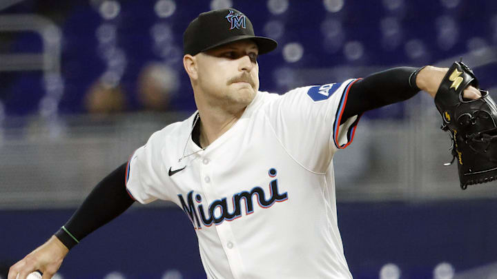 Jul 2, 2025; Miami, Florida, USA;  Miami Marlins starting pitcher Janson Junk (26) pitches against the Minnesota Twins during the first inning at loanDepot Park. Mandatory Credit: Rhona Wise-Imagn Images