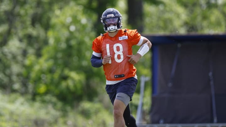 Caleb Williams won't be a solo act as a rookie and it's this fact that leads one insider to predict a big year despite the inexperience.