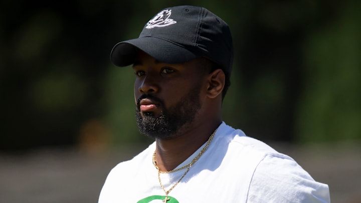 Oregon running backs coach Ra'Shaad Samples works with the team during the Ducks’ fall camp Tuesday, Aug. 6, 2024, at the Hatfield-Dowlin Complex in Eugene, Ore. Oregon running backs coach Ra'Shaad Samples works with the team during the Ducks’ fall camp Tuesday, Aug. 6, 2024, at the Hatfield-Dowlin Complex in Eugene, Ore.
