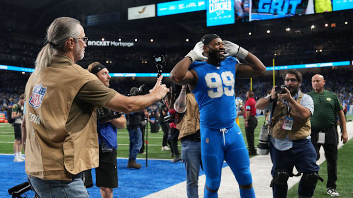 Detroit Lions defensive end Za'Darius Smith (99) signals to fans Detroit Lions defensive end Za'Darius Smith (99) signals to fans