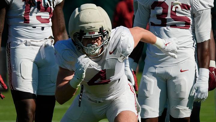 April 7, 2026; Tuscaloosa, AL, USA; Linebacker Luke Metz runs a drill during Spring Practice at the University of Alabama. April 7, 2026; Tuscaloosa, AL, USA; Linebacker Luke Metz runs a drill during Spring Practice at the University of Alabama.