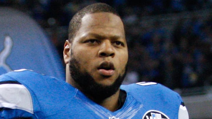 Detroit Lions defensive tackle Ndamukong Suh (90).