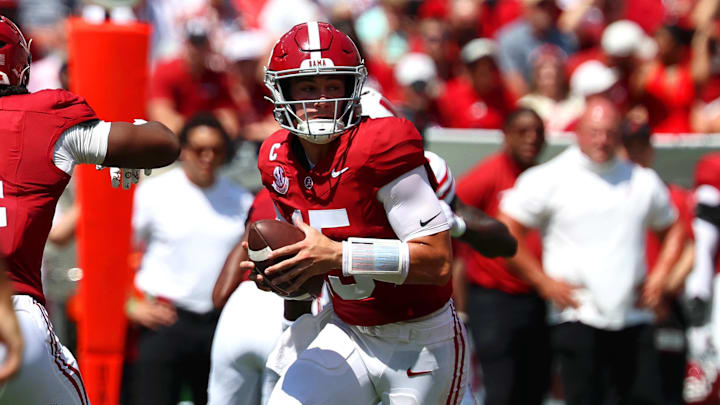 Alabama Crimson Tide quarterback Ty Simpson (15) looks for an open receiver Alabama Crimson Tide quarterback Ty Simpson (15) looks for an open receiver