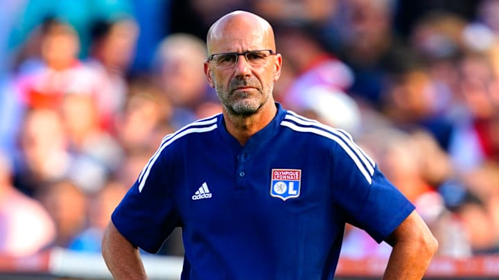 Aulas a songé à se séparer de Bosz