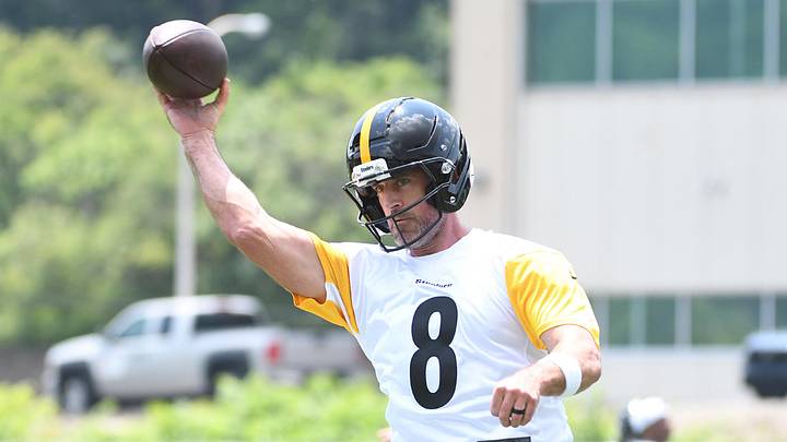 Pittsburgh Steelers quarterback Aaron Rogers Pittsburgh Steelers quarterback Aaron Rogers