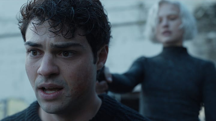 The Recruit. (L to R) Noah Centineo as Owen Hendricks, Maddie Hasson as Nichika Lashin in Episode 201 of The Recruit