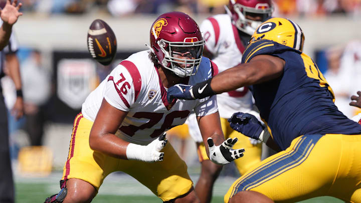 Versatile offensive lineman Mason Murphy joins the Auburn Tigers from the USC Trojans.