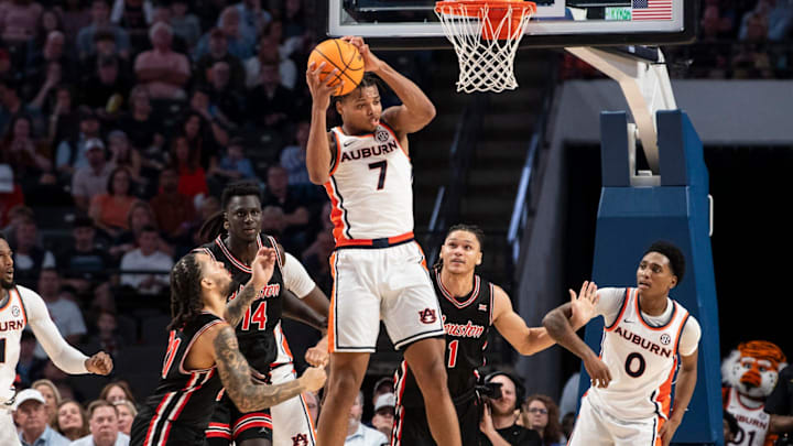 Keyshawn Hall is averaging 23.3 points per game through four outings.