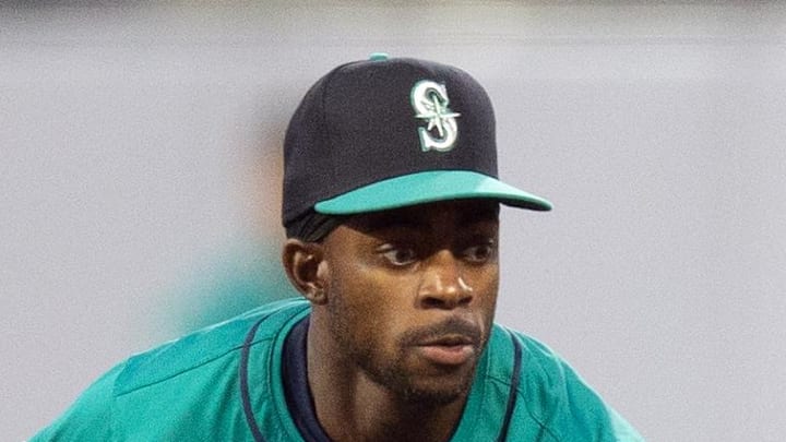 Seattle Mariners second baseman Ryan Bliss goes for a tag during a game against the San Francisco Giants on Aug. 5 at Oracle Park. Seattle Mariners second baseman Ryan Bliss goes for a tag during a game against the San Francisco Giants on Aug. 5 at Oracle Park.