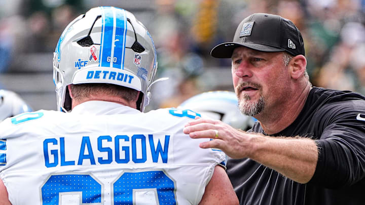 Detroit Lions head coach Dan Campbell shakes hands with guard Graham Glasgow (60) at warm up at Lambeau Field 