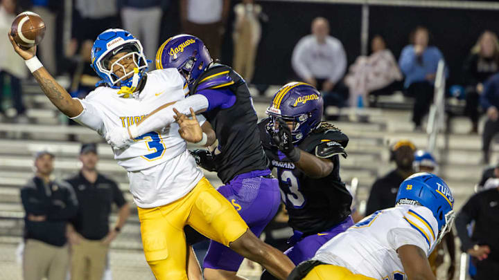 Tupelo ended the regular season on a high-note defeating DeSoto Central 42-19.
