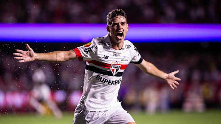 Oscar viveu grande momento pelo São Paulo contra o Corinthians