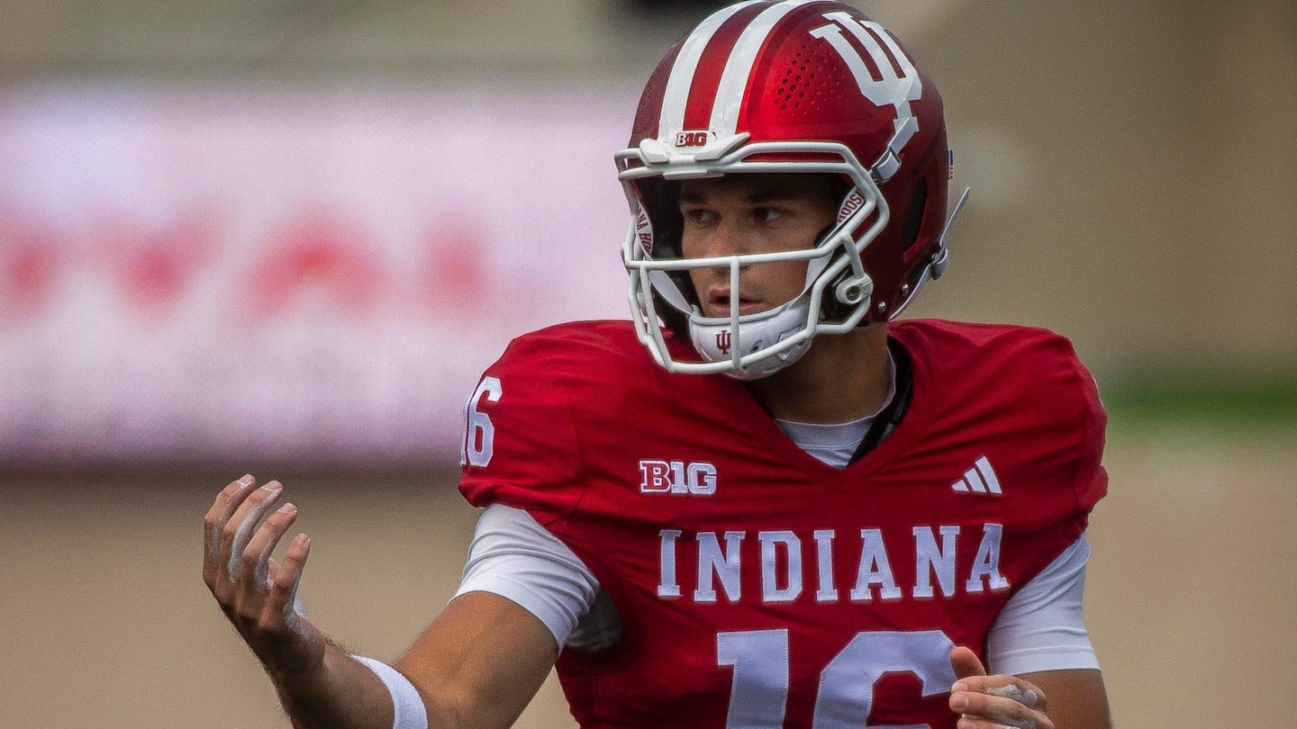 Indiana Football Loses QB Alberto Mendoza to Transfer Portal