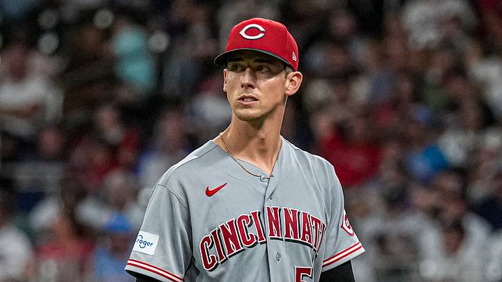 Cincinnati Reds pitcher Brandon Williamson (55) leavers the field Cincinnati Reds pitcher Brandon Williamson (55) leavers the field