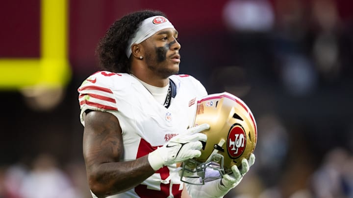 San Francisco 49ers linebacker Dee Winters against the Arizona Cardinals at State Farm Stadium. 