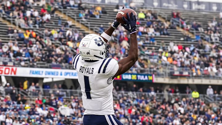 Sep 30, 2023; East Hartford, Connecticut, USA; Utah State Aggies wide receiver Jalen Royals (1) makes the touchdown catch against the UConn Huskies in the second half at Rentschler Field at Pratt & Whitney Stadium. Mandatory Credit: David Butler II-Imagn Images