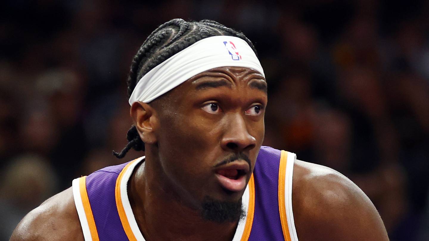 Suns suddenly need another center at the worst time