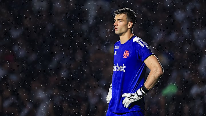 Léo Jardim lidera o Campeonato Brasileiro em defesas difíceis