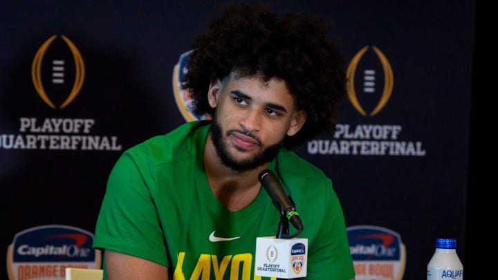 After a lopsided loss in the College Football Playoff, a notable talent evaluator believes this Big Ten quarterback should return to school and forgo the 2026 NFL Draft.