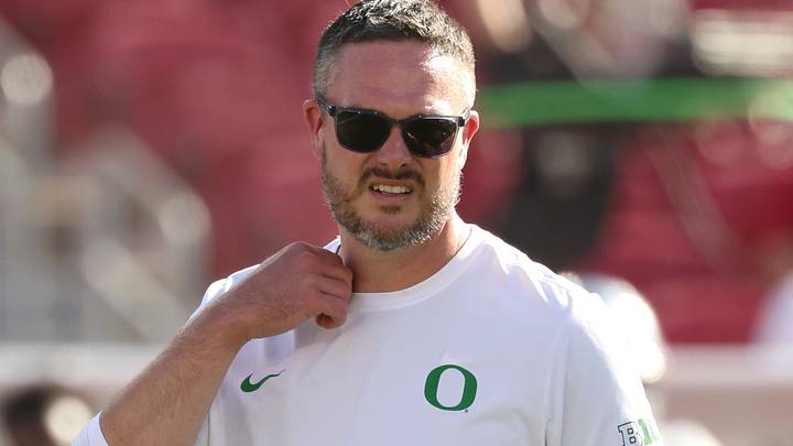 Sep 26, 2026; Los Angeles, California, USA; Oregon Ducks coach Dan Lanning looks on before a game against the USC Trojans at United Airlines Field at Los Angeles Memorial Coliseum. Mandatory Credit: Kiyoshi Mio-Imagn Images Sep 26, 2026; Los Angeles, California, USA; Oregon Ducks coach Dan Lanning looks on before a game against the USC Trojans at United Airlines Field at Los Angeles Memorial Coliseum. Mandatory Credit: Kiyoshi Mio-Imagn Images