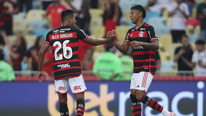 Flamengo dominou o Corinthians no Maracanã