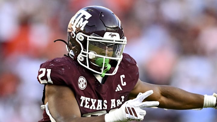 Texas A&M Aggies linebacker Taurean York (21).