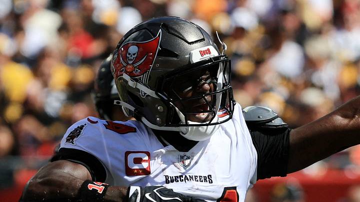 Tampa Bay Buccaneers wide receiver Chris Godwin Jr. (14) celebrates a first down during the first quarter Tampa Bay Buccaneers wide receiver Chris Godwin Jr. (14) celebrates a first down during the first quarter