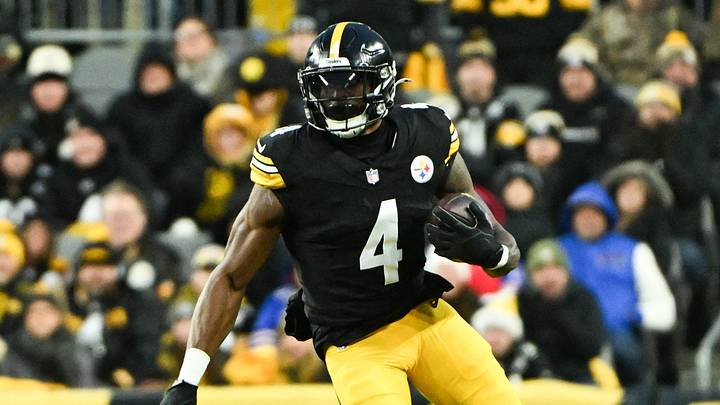 Nov 30, 2025; Pittsburgh, Pennsylvania, USA; Pittsburgh Steelers wide receiver DK Metcalf (4) runs after making a catch during the first quarter against the Buffalo Bills at Acrisure Stadium. Mandatory Credit: Barry Reeger-Imagn Images Nov 30, 2025; Pittsburgh, Pennsylvania, USA; Pittsburgh Steelers wide receiver DK Metcalf (4) runs after making a catch during the first quarter against the Buffalo Bills at Acrisure Stadium. Mandatory Credit: Barry Reeger-Imagn Images