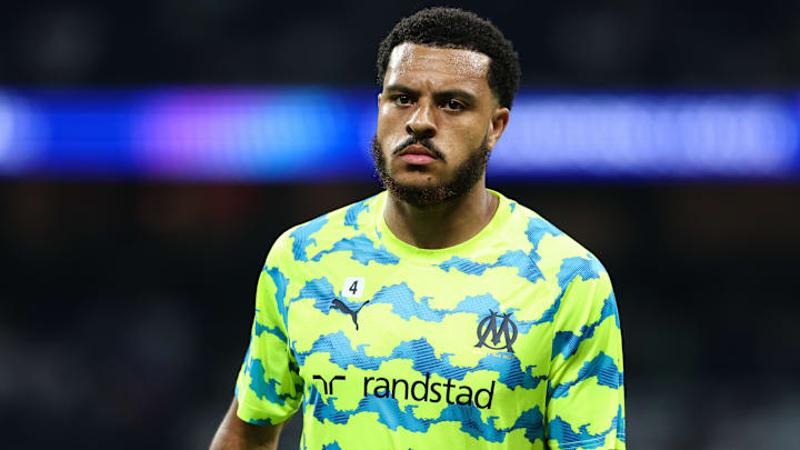 CJ Egan-Riley fut titulaire face à Auxerre.