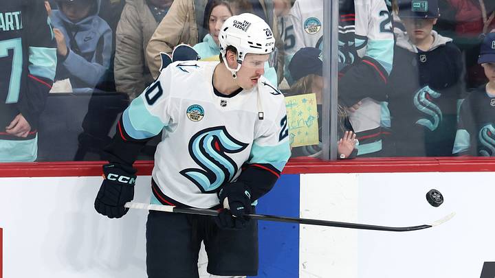 Apr 6, 2026; Winnipeg, Manitoba, CAN; Seattle Kraken right wing Eeli Tolvanen (20) puck juggles before a game against the Winnipeg Jets at Canada Life Centre. Mandatory Credit: James Carey Lauder-Imagn Images Apr 6, 2026; Winnipeg, Manitoba, CAN; Seattle Kraken right wing Eeli Tolvanen (20) puck juggles before a game against the Winnipeg Jets at Canada Life Centre. Mandatory Credit: James Carey Lauder-Imagn Images