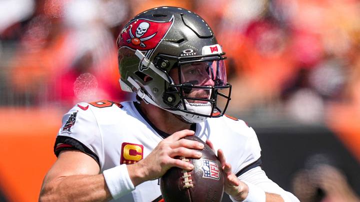 Tampa Bay Buccaneers quarterback Baker Mayfield (6) drops back to throw in the first quarter of the NFL Week 1 Tampa Bay Buccaneers quarterback Baker Mayfield (6) drops back to throw in the first quarter of the NFL Week 1