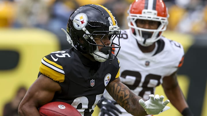Oct 12, 2025; Pittsburgh, Pennsylvania, USA; Pittsburgh Steelers wide receiver Ke'Shawn Williams (85) looks for an opening during the third quarter at Acrisure Stadium. Mandatory Credit: Charles LeClaire-Imagn Images Oct 12, 2025; Pittsburgh, Pennsylvania, USA; Pittsburgh Steelers wide receiver Ke'Shawn Williams (85) looks for an opening during the third quarter at Acrisure Stadium. Mandatory Credit: Charles LeClaire-Imagn Images