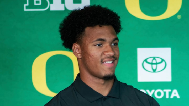 Oregon Ducks tight end kenyon sadiq with bri amaranthus