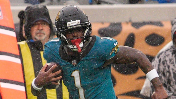 Jacksonville Jaguars running back Travis Etienne Jr. (1) breaks for a touchdown in the second quarter during an NFL football game at EverBank Stadium, Sunday, Dec. 7, 2025, in Jacksonville, Fla. [Doug Engle/Florida Times-Union]