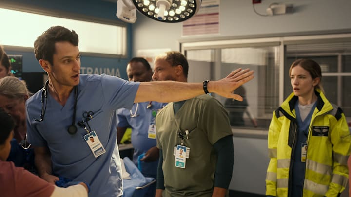 PULSE. (L to R) Colin Woodell as Xander Phillips and Willa Fitzgerald as Danny Simms in Episode 102 of Pulse