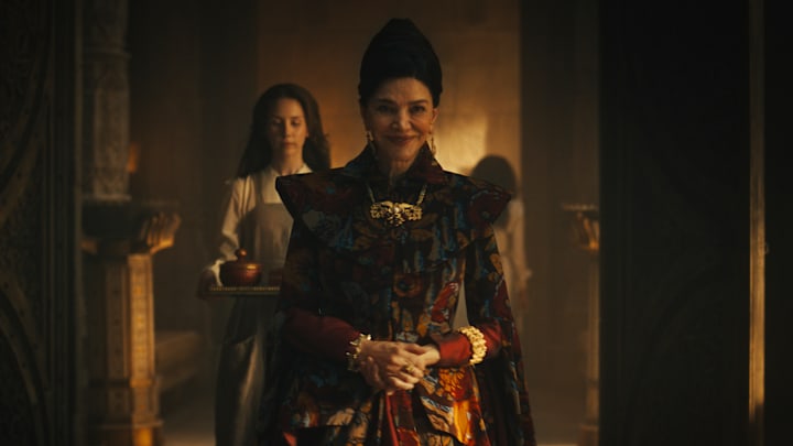 Shohreh Aghdashloo (Elaida do Avriny a’Roihan) in The Wheel of Time season 3. Image: Prime Video.