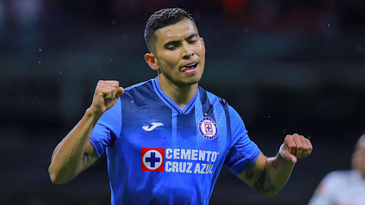 El presidente de Chivas, Amaury Vergara, desea que Orbelín Pineda regrese a México para retomar su nivel. El presidente de Chivas, Amaury Vergara, desea que Orbelín Pineda regrese a México para retomar su nivel.