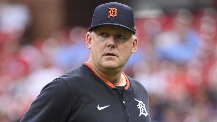 May 19, 2025; St. Louis, Missouri, USA;  Detroit Tigers manager A.J. Hinch (14) walks off the field after a pitching change during the first inning against the St. Louis Cardinals at Busch Stadium