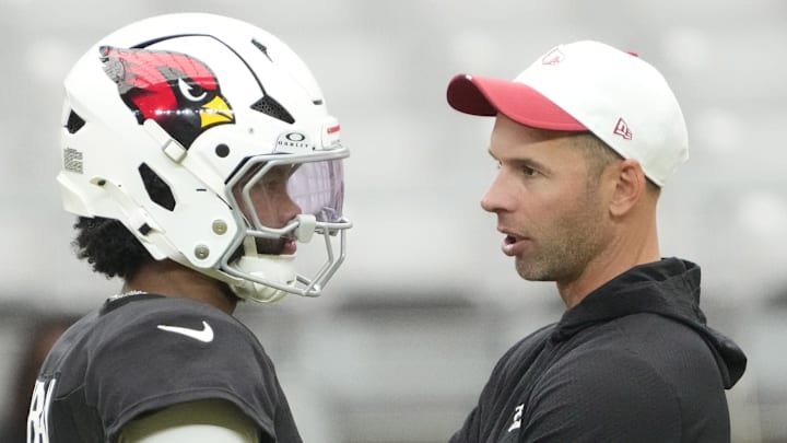 Arizona Cardinals quarterback Kyler Murray (1) talks with head coach Jonathan Gannon during training camp at State Farm Stadium in Glendale on Aug. 6, 2025. Arizona Cardinals quarterback Kyler Murray (1) talks with head coach Jonathan Gannon during training camp at State Farm Stadium in Glendale on Aug. 6, 2025.