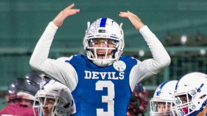 Leominster quarterback Osiris Lopez returns to lead the Devils in 2025.