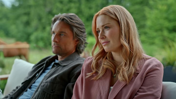 Virgin River S7. (L to R) Martin Henderson as Jack Sheridan and Alexandra Breckenridge as Melinda Monroe in Episode #710 of Virgin River S7. Cr. Courtesy of Netflix © 2025
