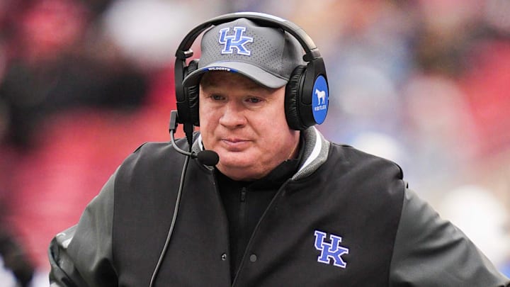 Kentucky Wildcats head coach Mark Stoops on the sidelines as the Louisville Cardinals football team dominated Kentucky 41-0 Saturday, November 29, 2025 in Louisville, Kentucky Wildcats head coach Mark Stoops on the sidelines as the Louisville Cardinals football team dominated Kentucky 41-0 Saturday, November 29, 2025 in Louisville,