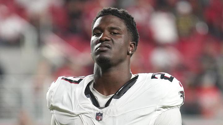 Atlanta Falcons defensive end James Pearce Jr. 