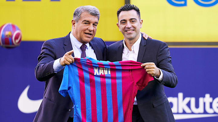 Xavi está de volta ao clube que defendeu por 17 temporadas Xavi está de volta ao clube que defendeu por 17 temporadas