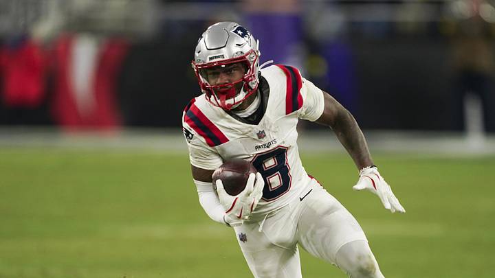 Dec 21, 2025; Baltimore, Maryland, USA; New England Patriots wide receiver Stefon Diggs (8) runs the ball against the Baltimore Ravens during the second half of the game at M&T Bank Stadium. Mandatory Credit: Mitch Stringer-Imagn Images Dec 21, 2025; Baltimore, Maryland, USA; New England Patriots wide receiver Stefon Diggs (8) runs the ball against the Baltimore Ravens during the second half of the game at M&T Bank Stadium. Mandatory Credit: Mitch Stringer-Imagn Images