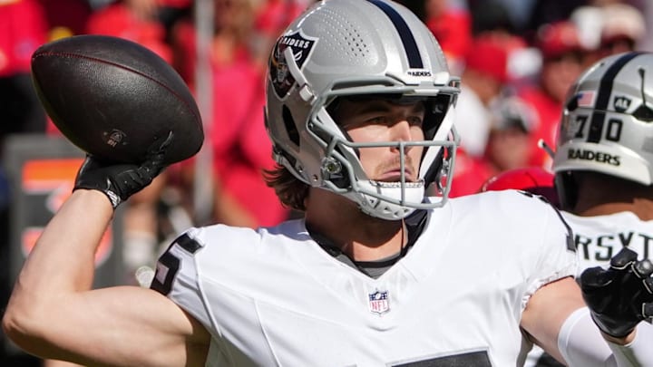 Oct 19, 2025; Kansas City, Missouri, USA; Las Vegas Raiders quarterback Kenny Pickett (15) passes the ball against the Kansas City Chiefs during the fourth quarter of the game at GEHA Field at Arrowhead Stadium. Mandatory Credit: Denny Medley-Imagn Images Oct 19, 2025; Kansas City, Missouri, USA; Las Vegas Raiders quarterback Kenny Pickett (15) passes the ball against the Kansas City Chiefs during the fourth quarter of the game at GEHA Field at Arrowhead Stadium. Mandatory Credit: Denny Medley-Imagn Images