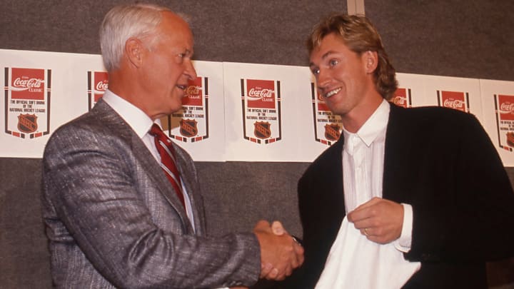 Wayne Gretzky Breaks Gordie Howes Record