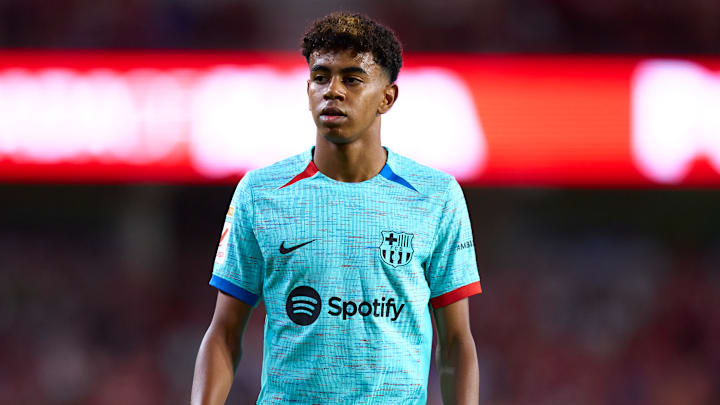 Lamine Yamal firmó un contrato de renovación con el FC Barcelona por tres años 