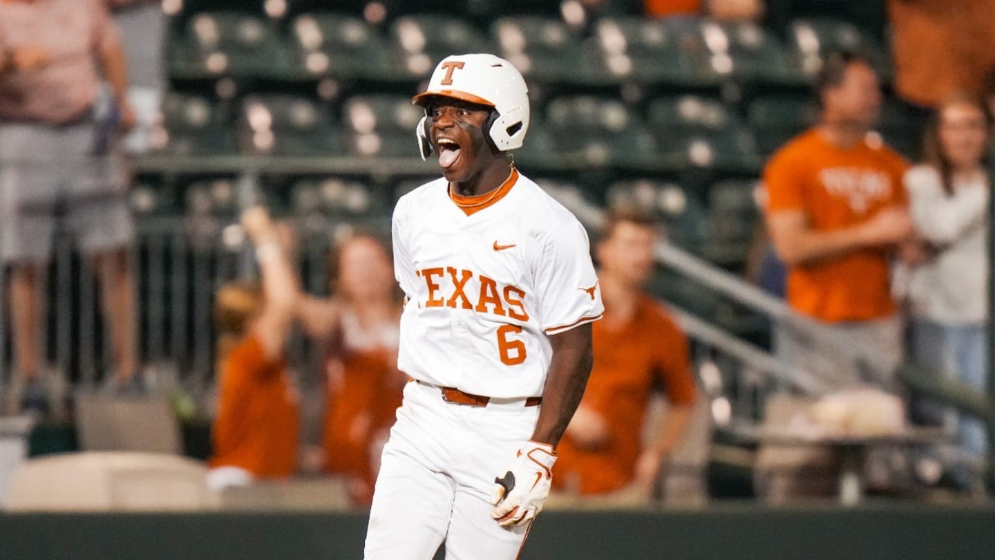 Texas Baseball Sweeps South Carolina to Remain Perfect in SEC Series Play