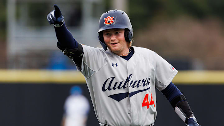 Auburn Tigers catcher Chase Fralick's two-out double tied it up in the 9th. Auburn beat the Kentucky Wildcats 8-7.